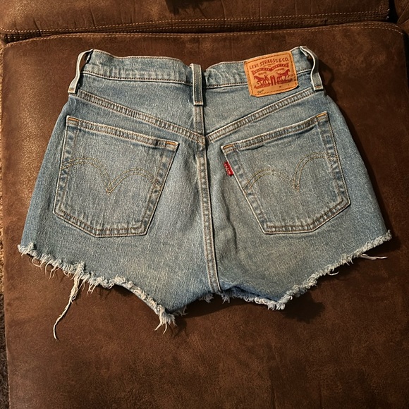 Levi 501 denim shorts - Picture 4 of 6